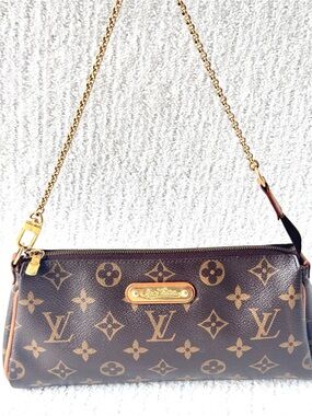 Louis Vuitton Monogram Eva clutch Canvas Gold-Tone Chain Shoulder Bag